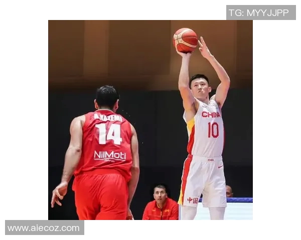 周鹏：从篮球场上的传奇到生活中的榜样，激励年轻一代追逐梦想的故事